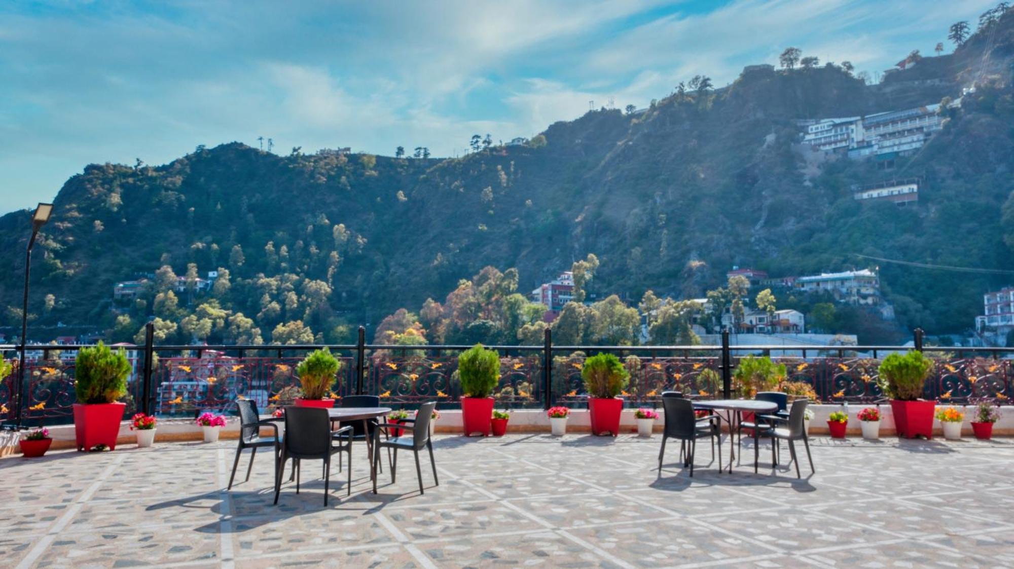 Basera Hotel Mussoorie Exteriör bild